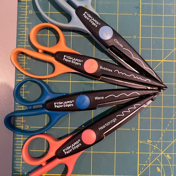 Set of Fiskars Paper Edge Scrapbooking Scissors - Picture 8 of 9